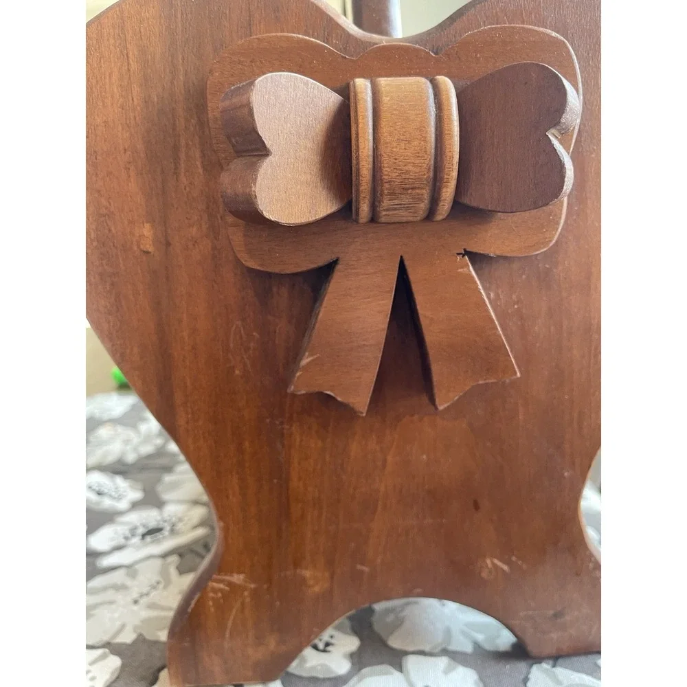 Large VTG Heart-Shaped Wood Basket with 3D Bows Magazine Holder